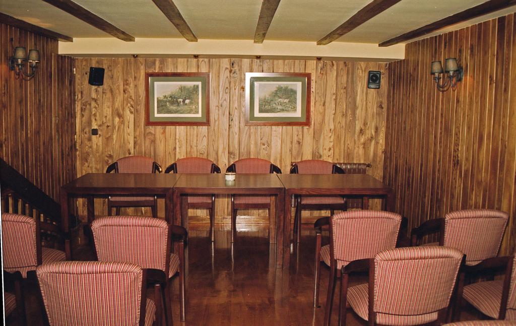 Hotel Presa Riano  Bagian luar foto