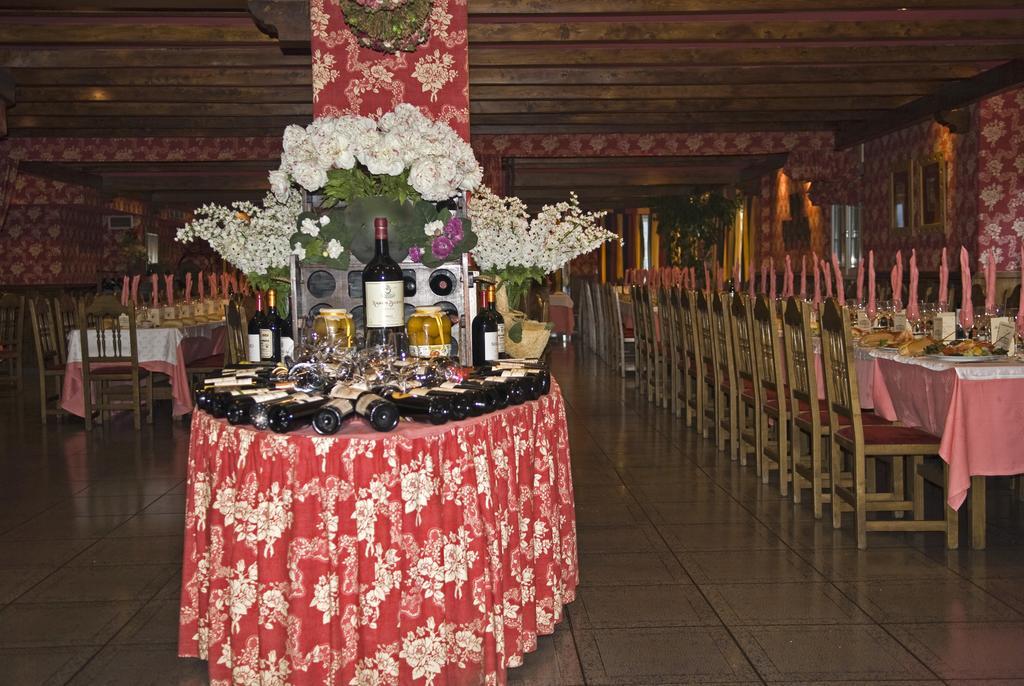 Hotel Presa Riano  Bagian luar foto