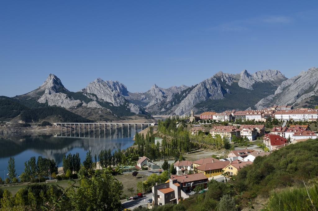 Hotel Presa Riano  Bagian luar foto