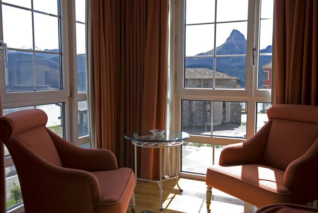 Hotel Presa Riano  Bagian luar foto