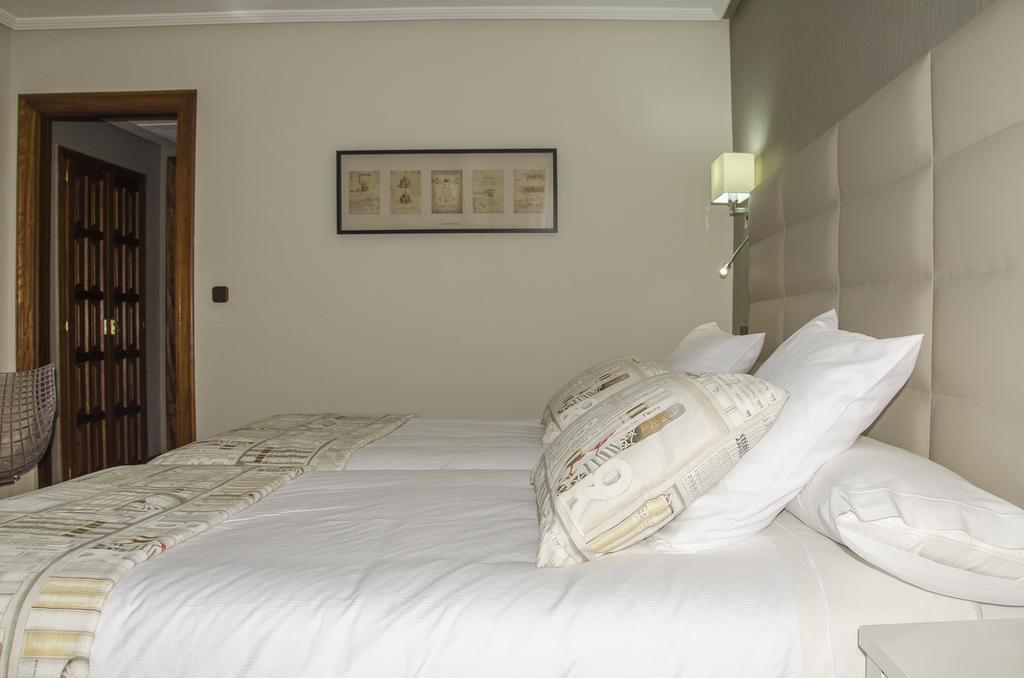 Hotel Presa Riano  Bagian luar foto