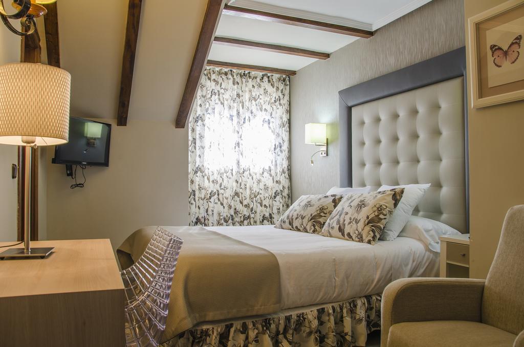 Hotel Presa Riano  Bagian luar foto