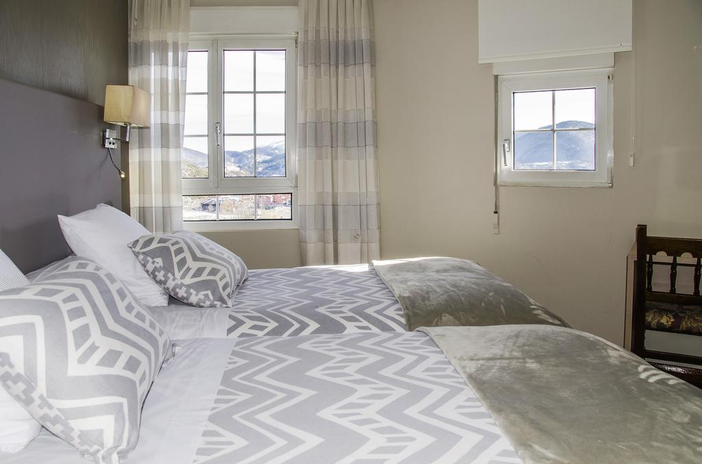 Hotel Presa Riano  Bagian luar foto
