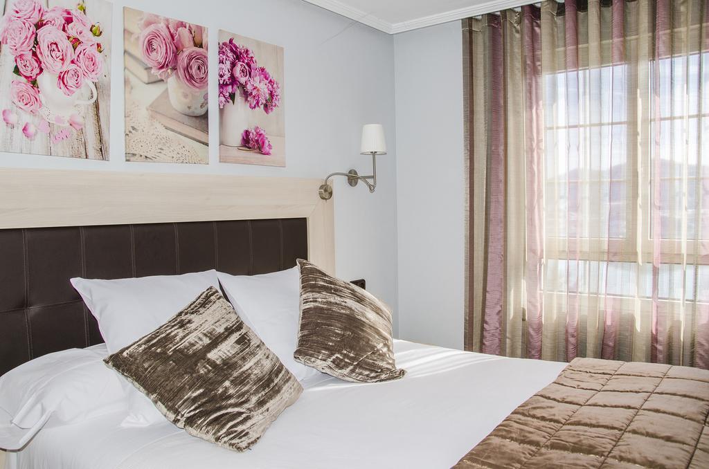 Hotel Presa Riano  Bagian luar foto
