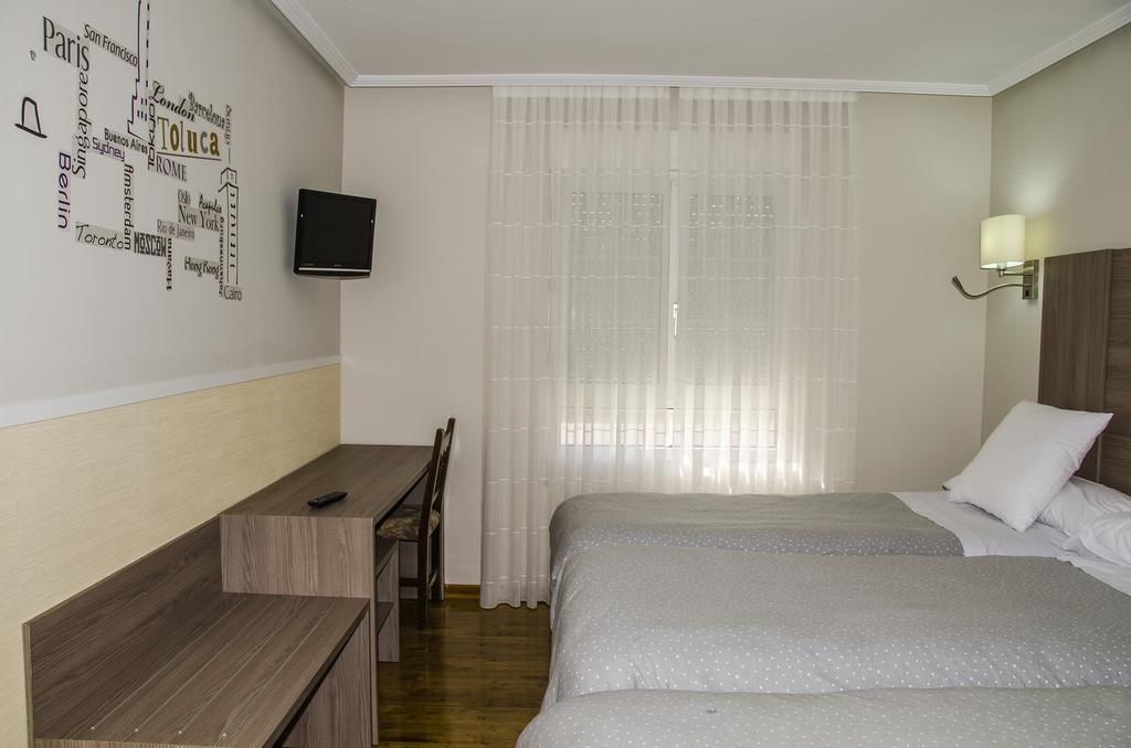 Hotel Presa Riano  Bagian luar foto