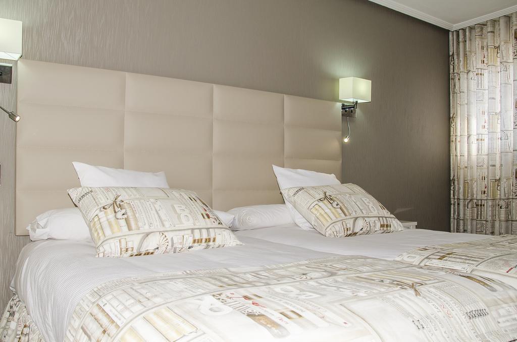 Hotel Presa Riano  Bagian luar foto