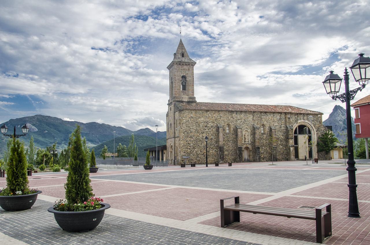 Hotel Presa Riano  Bagian luar foto